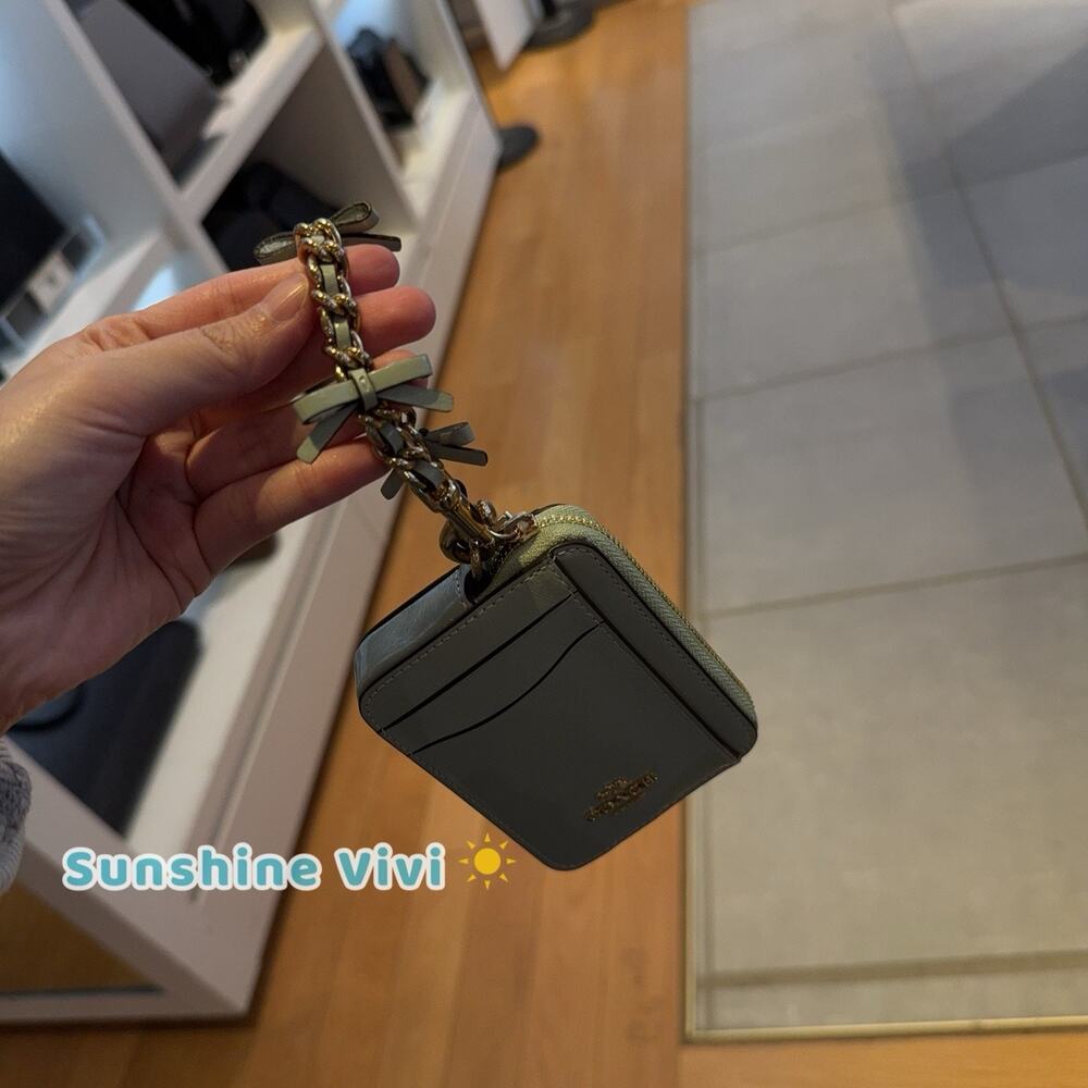 NWT Coach Zip Card Case With Bows CEC13 crinkle leather LIGHT PISTACHIO - Picture 3 of 7